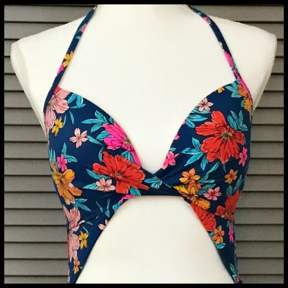 NWOT Shade & Shore Cutout One Piece Swimsuit - Picture 3 of 9